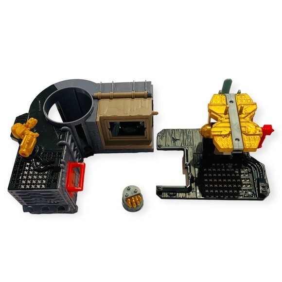 Treasure X Monster Gold Mega Monster Lab Laboratory Incomplete - Picture 1 of 5